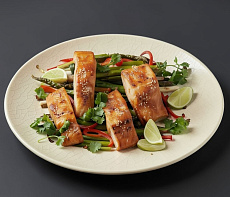 Стейки семги в азиатском стиле на овощной подушке