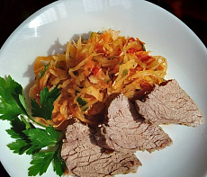 Жаркое из косули или лося с краснокочанной капустой