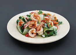 Остренький салат с креветками