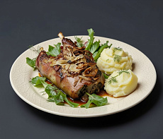 Нутрия, запечённая целиком