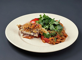 Муксун под пикантной хлебной крошкой