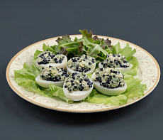 Салат с черной икрой и огурцами