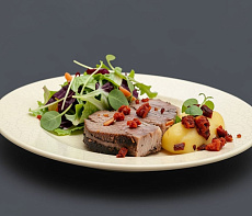 Отварное филе чира в белом соусе