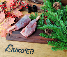 Голяшка пятнистого оленя на кости