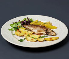 Хариус с картофелем по-деревенски