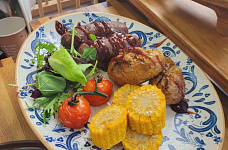 Превью Дикое мясо и рыба в ресторане. Москва