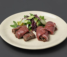 Филе косули фаршированное грибами