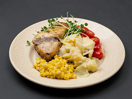 Вырезка кабана с картофелем под сыром