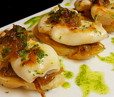 Каракатица, карамелизированная в сливочном соусе