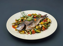 Пелядь с овощным рагу