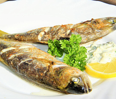 Черноморский луфарь в духовке с соусом тартар