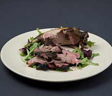 Окорок бобра в красном вине