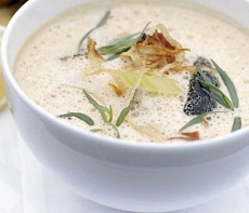 Суп с морепродуктами и зерновыми гренками