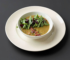 Гороховый суп с копченой рулькой дикого кабана