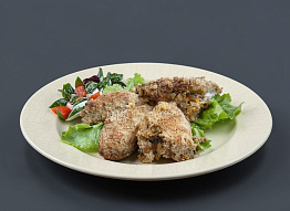 Морской окунь с овощной начинкой в орехово-сухарной панировке