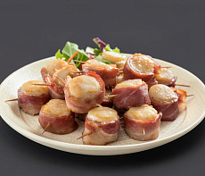 Гребешки запечённые в беконе