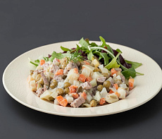 Столичный салат с мясом кабана