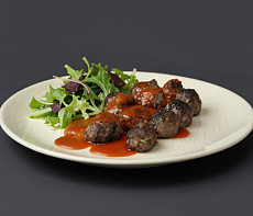 Фрикадельки из мяса северного оленя под овощным соусом