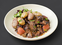 Окорок европейского оленя по-бургундски