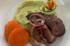 Превью Дикое мясо и птица в ресторане. Казань
