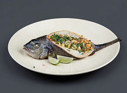 Дорадо с морским коктейлем