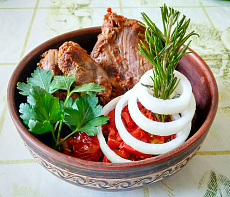 2 рецепта паприкаша с зайчатиной: классический и в мультиварке