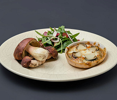 Жульен из косули с белыми грибами