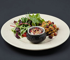 Десерт с кедровыми орешками и дикоросами