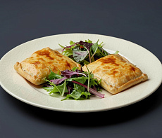 Закусочный пирог с белыми грибами и картофелем