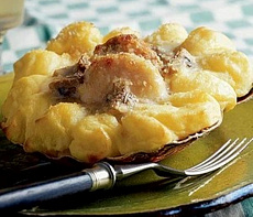 Морские гребешки с грибами и белым вином
