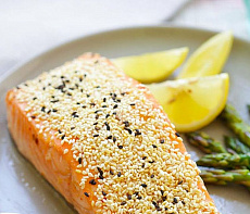 Кета в кунжутной корочке