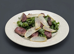 Салат со стейком из сердца конины