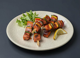 Шашлык из сёмги с весёлыми овощами Шашлык из сёмги с весёлыми овощами