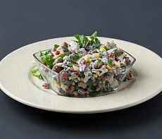 Салат с копчёным фазаном и сухариками