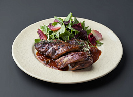 Рёбрышки лося, запечённые в соусе барбекю