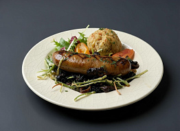 Заячьи колбаски с омлетом