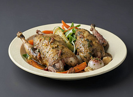 Целый фазан на вертеле