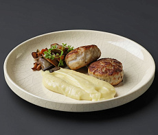 Куриные котлеты с соусом из ряженки