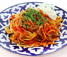 Косуля с лапшой и овощами по-калмыкски