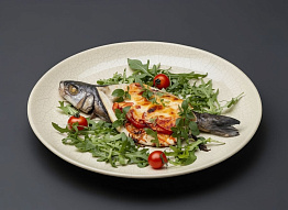 Запеченный сибас с овощами под сыром