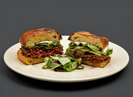 Ассорти гамбургеров с диким мясом