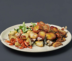 Жареная косуля с розмарином и чесноком