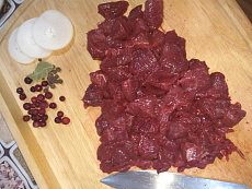 Гуляш из мяса марала