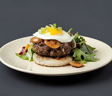 Спортивный бургер с медвежатиной