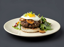 Спортивный бургер с медвежатиной