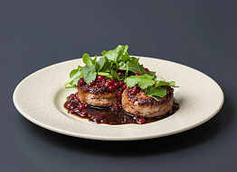 Котлетки из кабана под брусничным соусом