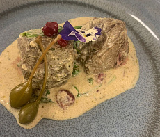 Вырезка оленя в пряных сливках