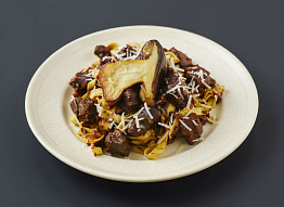 Дикий кабан с пастой и грибами