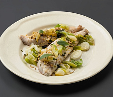 Нельма в луковом соусе