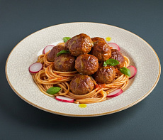 Низкокалорийные фрикадельки в томатном соусе из мяса оленя